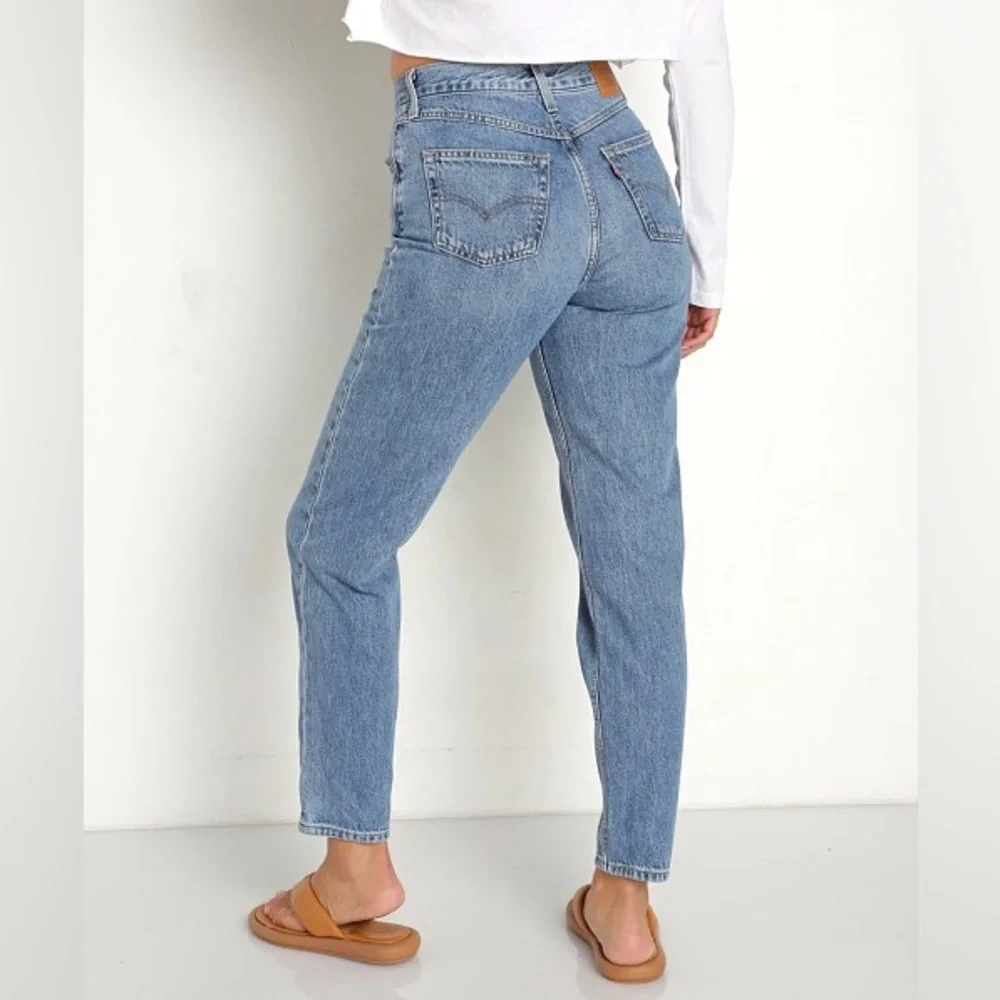Levi's Blue Cropped Ankle Jeans Relaxed Fit 80’s Mom Jean - Picture 2 of 5